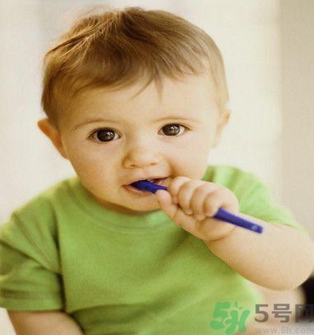 寶寶可以吃零食嗎？寶寶適合吃什么零食？