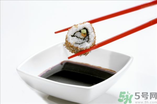 老抽和生抽的區(qū)別方法？怎么區(qū)分生抽和老抽？