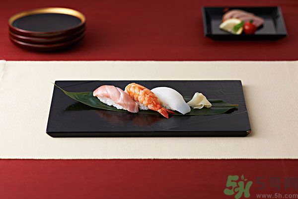 老抽和生抽的區(qū)別方法？怎么區(qū)分生抽和老抽？