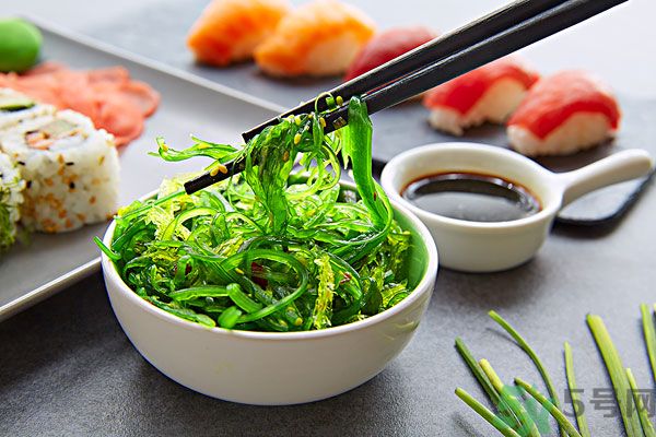 涼拌生菜放生抽還是老抽？涼拌菜放什么醬油好？