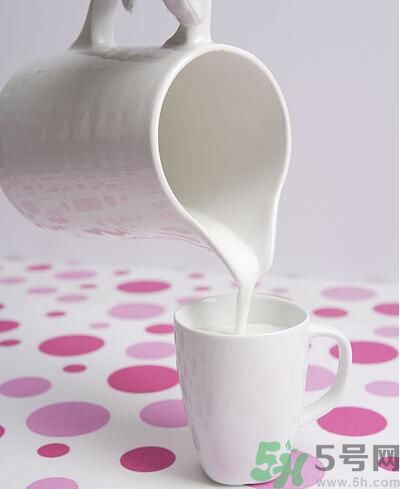 吃豌豆可以喝牛奶嗎？吃豌豆的時(shí)候可以喝牛奶嗎？