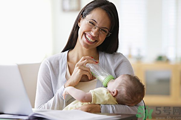 如何讓寶寶養(yǎng)成愛喝水的習(xí)慣？兒童智能水杯有啥功能？