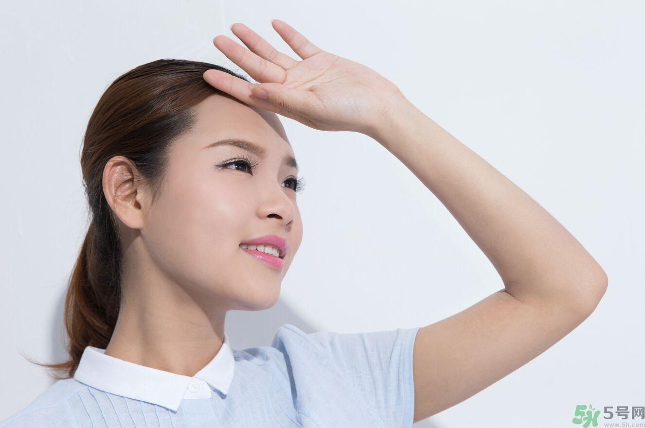 胳膊曬黑了多久能恢復(fù)？胳膊曬黑了怎么白回來(lái)？