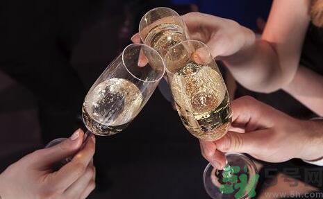 胡蘿卜汁可以解酒嗎？喝胡蘿卜汁可以醒酒嗎？