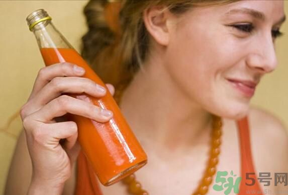 胡蘿卜汁要煮熟喝嗎？胡蘿卜汁煮熟喝好嗎？