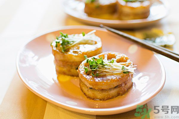 蓮藕里面的泥怎么清理？蓮藕里面的泥巴怎么洗？