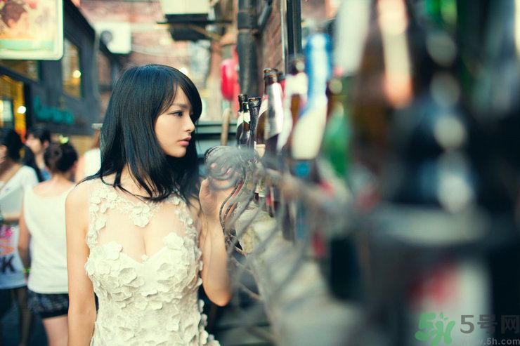 14歲女孩的乳頭有多大？14歲女生乳房正常有多大？