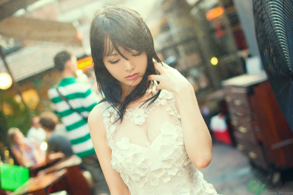 14歲女孩的乳頭有多大？14歲女生乳房正常有多大？