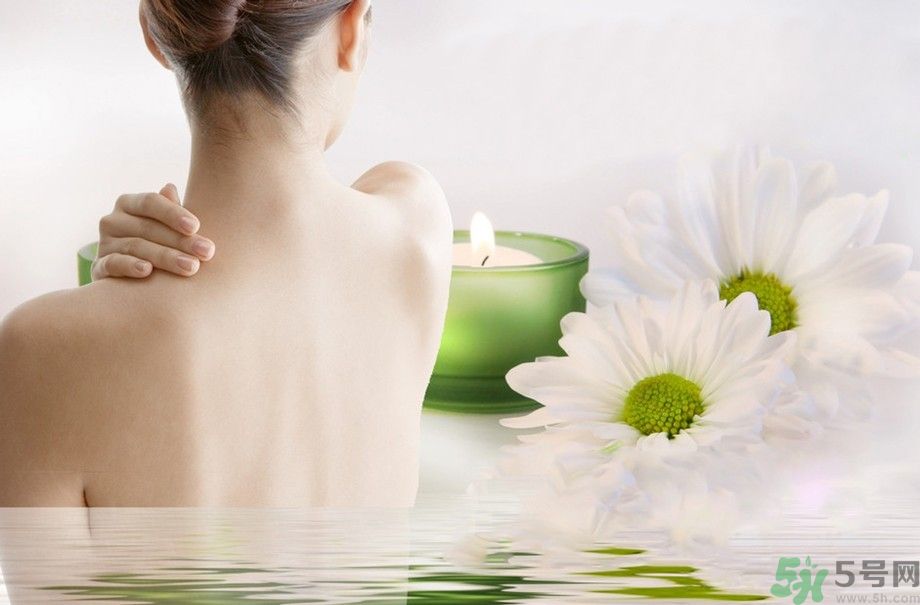 洗澡用沐浴露好還是香皂好？洗澡用什么洗的干凈？