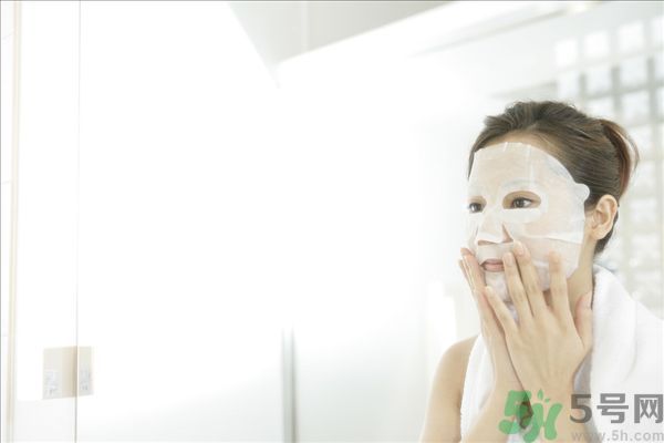 洗澡的時候可以敷面膜嗎？敷面膜和洗澡的順序