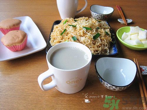 雪梨和豆?jié){能一起吃嗎?雪梨和豆?jié){一起吃會怎么樣 雪梨和豆?jié){能一起吃嗎?雪梨和豆?jié){一起吃會怎么樣