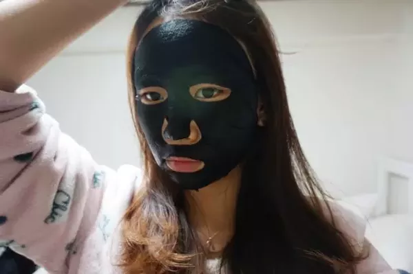 春雨黑盧卡面膜臉正在過敏可以用嗎？臉上過敏能用春雨黑盧卡面膜嗎