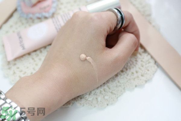 法國嬌蘭幻彩流星亮肌乳怎么使用？法國嬌蘭幻彩流星亮肌乳使用心得