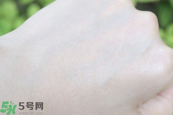 法國(guó)嬌蘭幻彩流星亮膚修顏液怎么使用？法國(guó)嬌蘭幻彩流星亮膚修顏液使用方法