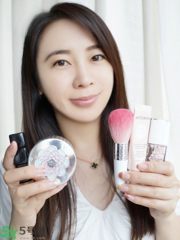 法國(guó)嬌蘭幻彩流星亮膚修顏液怎么使用？法國(guó)嬌蘭幻彩流星亮膚修顏液使用方法