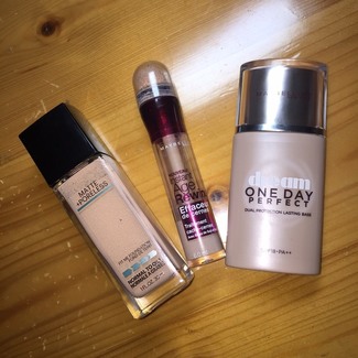 美寶蓮夢幻奇跡控油透潤持妝乳怎么樣？好用嗎？