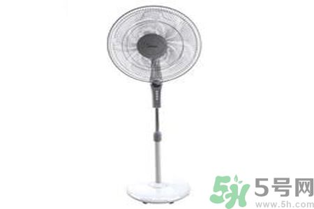 寶寶可以吹電風(fēng)扇嗎？寶寶多大了可以吹電風(fēng)扇？