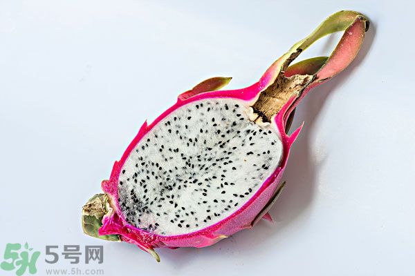 火龍果外面發(fā)霉了里面還能吃么？火龍果外皮爛了還能吃嗎？