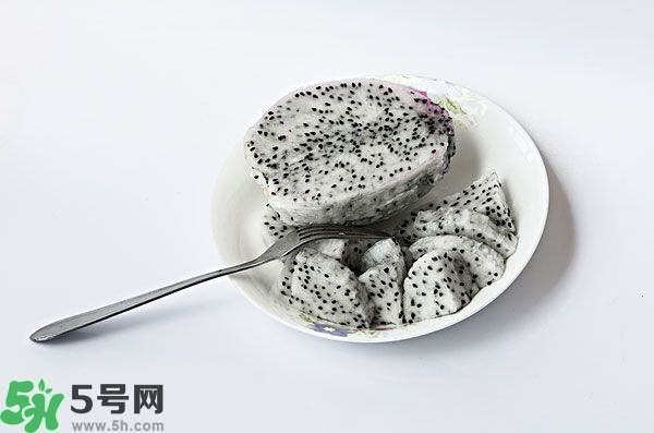 火龍果外面發(fā)霉了里面還能吃么？火龍果外皮爛了還能吃嗎？