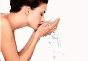 夏天用冷水洗臉好嗎？夏天用什么水洗臉比較好？