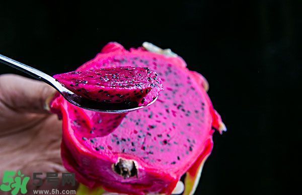 火龍果外面發(fā)霉了里面還能吃么？火龍果外皮爛了還能吃嗎？