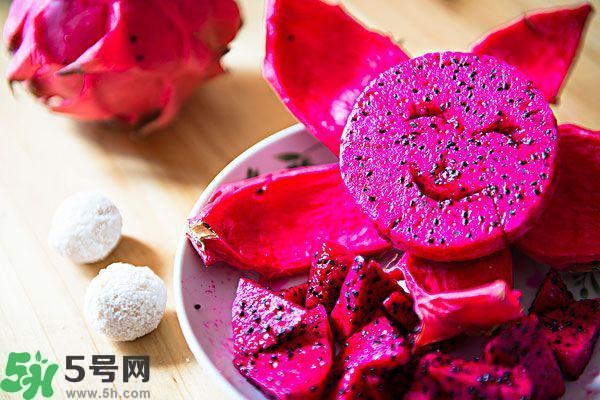 火龍果外面發(fā)霉了里面還能吃么？火龍果外皮爛了還能吃嗎？