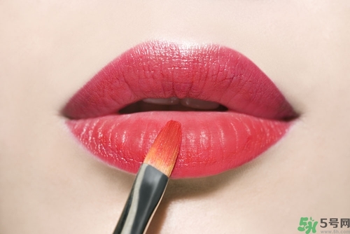 口紅能吃掉嗎？吃掉會怎么樣呢？