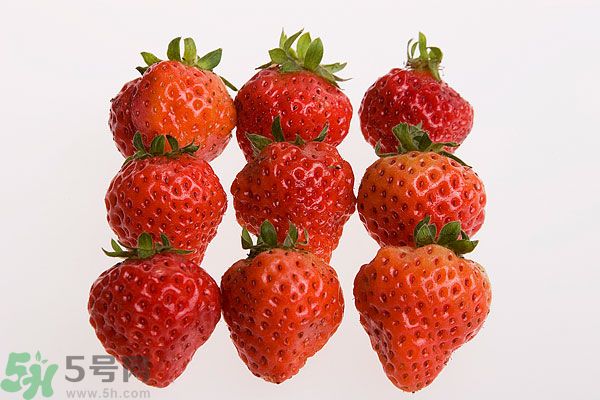 草莓污漬怎么去掉？草莓汁弄到衣服上怎么洗？