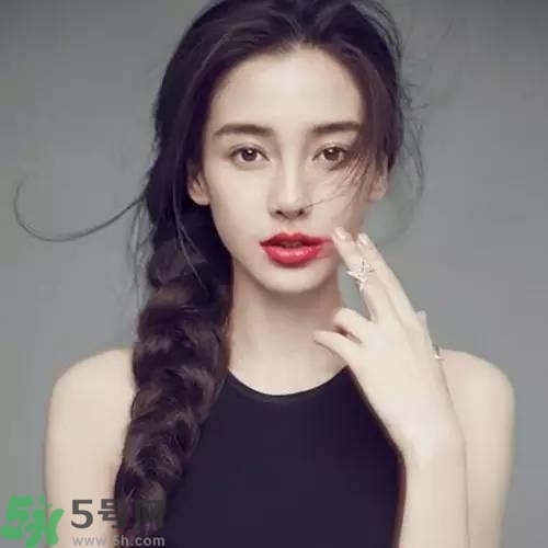 唇色深的人適合什么顏色的口紅？如何挑選口紅的顏色？