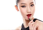 唇色深的人適合什么顏色的口紅？如何挑選口紅的顏色？