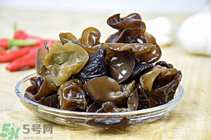 木耳能用開水泡嗎？泡木耳用熱水還是涼水好？