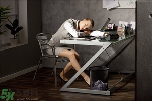 熬夜上火牙齦腫痛怎么辦？熬夜上火喉嚨痛怎么辦？