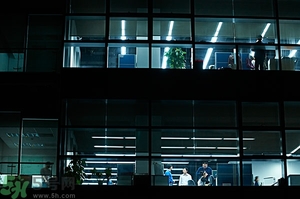 熬夜上火牙齦腫痛怎么辦？熬夜上火喉嚨痛怎么辦？