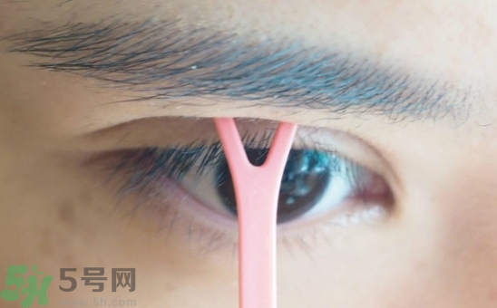 單眼皮怎么變雙眼皮了？單眼皮上面有一條線