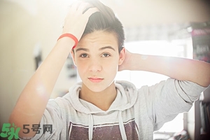 熬夜眼睛腫了怎么辦？熬夜眼睛紅了怎么辦？