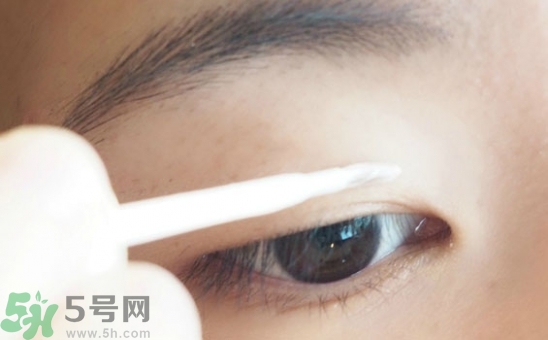 單眼皮怎么變雙眼皮了？單眼皮上面有一條線