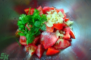 夏天秋葵怎么做好吃？秋葵在夏天怎么做？