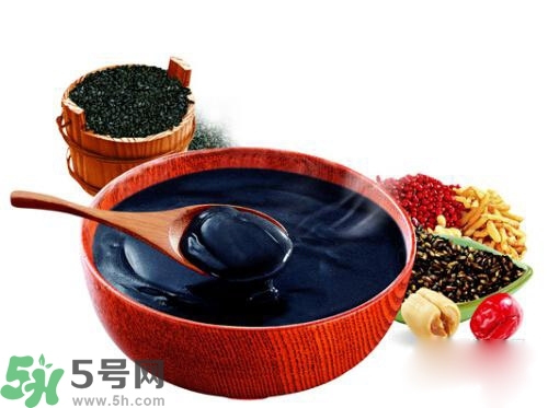 燙頭發(fā)后頭發(fā)干枯怎么辦？解決燙發(fā)后頭發(fā)干枯問(wèn)題