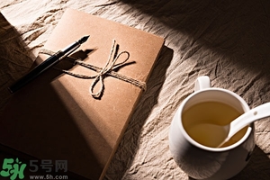 蜂蜜水隔夜還能喝嗎？蜂蜜水第二天還能喝嗎？