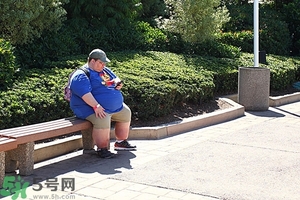 拜拜肉是怎么形成的？蝴蝶袖是怎么引起的？