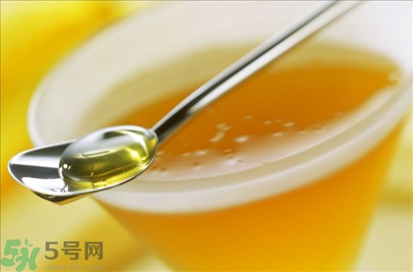 蜂蜜放久了有酒味是怎么回事？蜂蜜有酒味還能喝嗎？