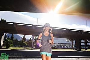 第一次來月經(jīng)能游泳嗎？經(jīng)期不適怎么緩解？