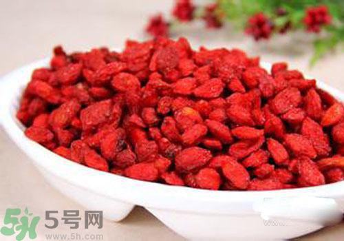 枸杞放久了變濕了可以吃嗎？枸杞放久了變黏了可以吃嗎？