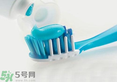 牙膏含氟好不好？牙膏含氟好還是不含氟好？