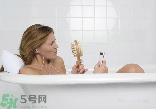 夏天一天洗幾次澡比較好？夏天一天洗幾次澡比較養(yǎng)生？