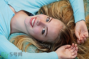 15歲女生接吻會懷孕嗎？女生和男生舌吻會懷孕嗎？