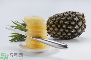 早上起來(lái)吃菠蘿好嗎？早餐吃菠蘿好嗎？