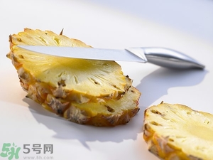 早上起來(lái)吃菠蘿好嗎？早餐吃菠蘿好嗎？