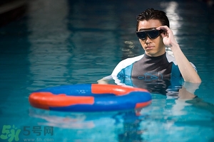 不會(huì)游泳可以浮潛嗎？浮潛需要會(huì)游泳么？