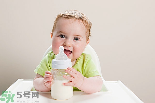 奶粉可以帶上飛機(jī)嗎?奶粉帶上飛機(jī)會怎么樣